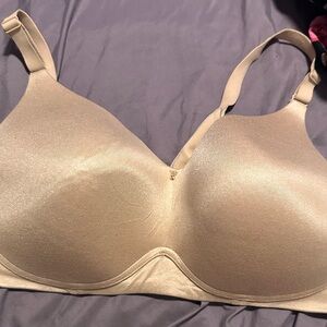 Like new bra 
42DD
Lightly lined no-wire